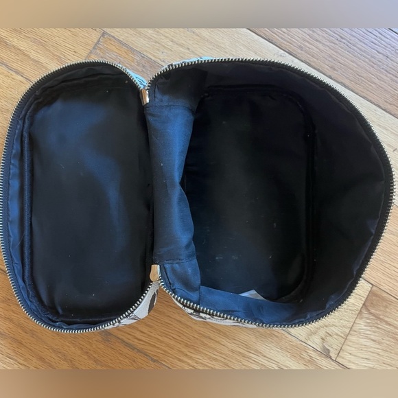 Paris MakeUp Bag - Picture 9 of 9